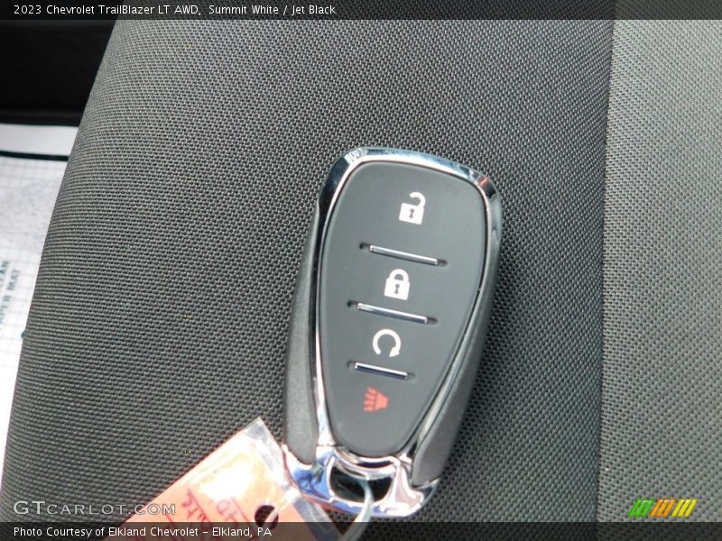 Summit White / Jet Black 2023 Chevrolet TrailBlazer LT AWD