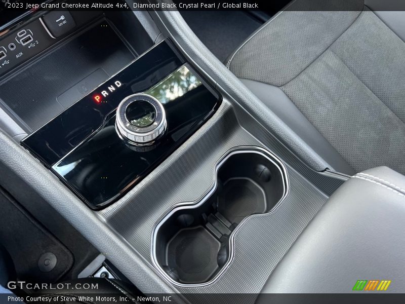  2023 Grand Cherokee Altitude 4x4 8 Speed Automatic Shifter