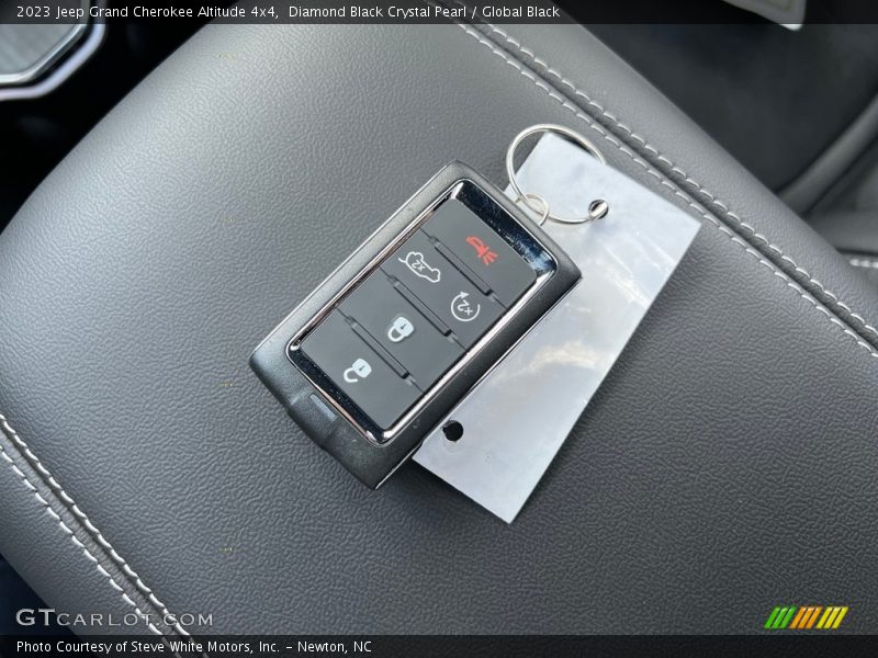Keys of 2023 Grand Cherokee Altitude 4x4