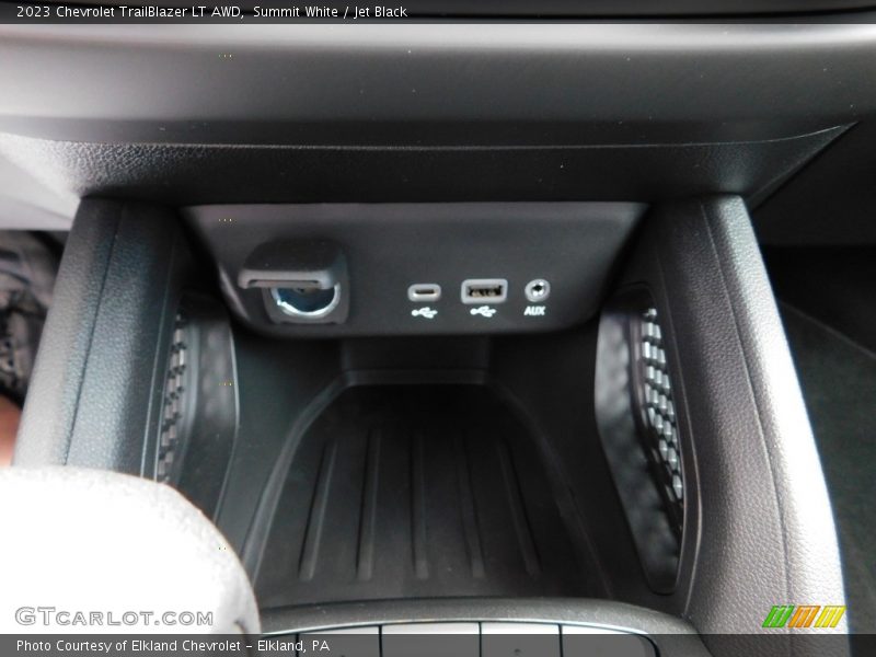 Summit White / Jet Black 2023 Chevrolet TrailBlazer LT AWD