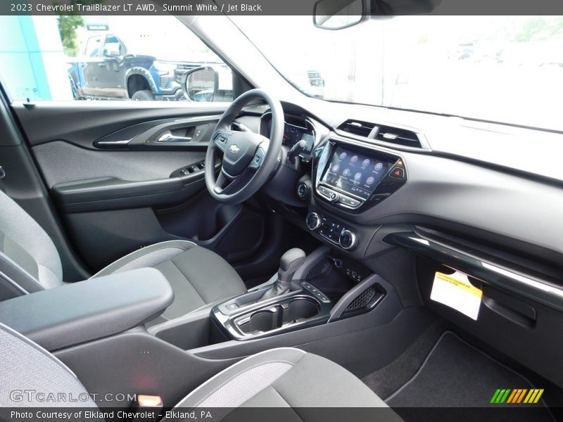 Summit White / Jet Black 2023 Chevrolet TrailBlazer LT AWD