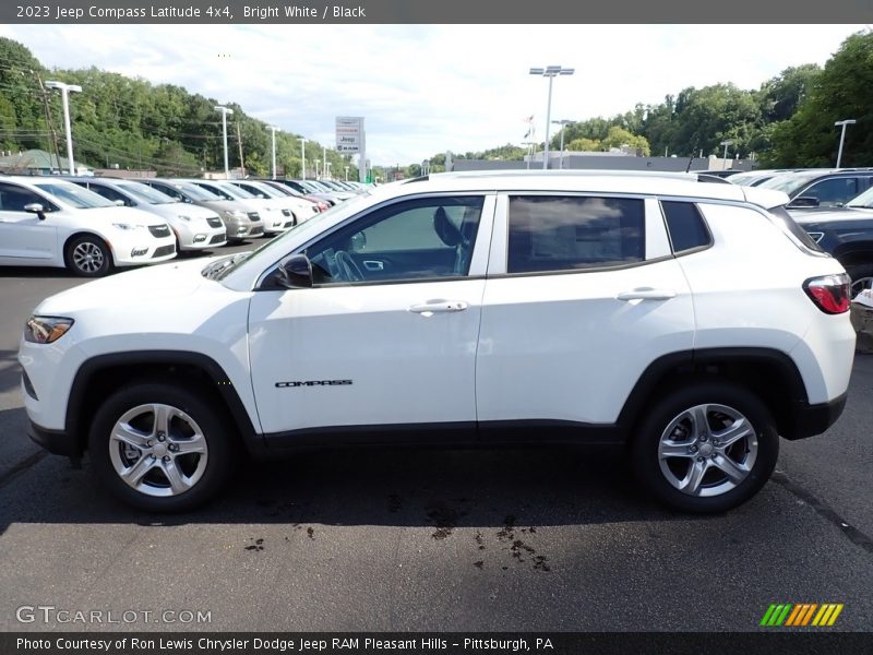 Bright White / Black 2023 Jeep Compass Latitude 4x4