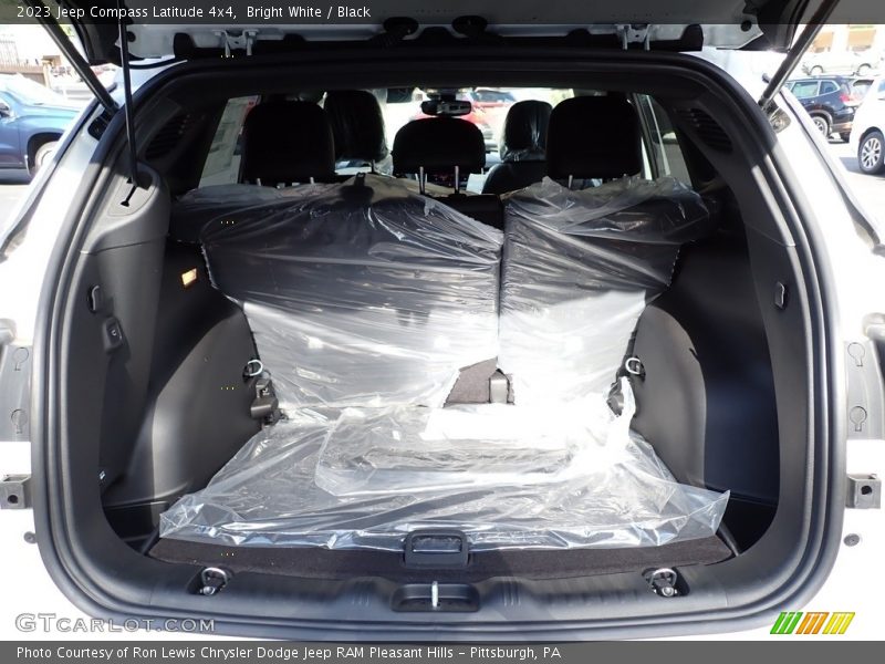 Bright White / Black 2023 Jeep Compass Latitude 4x4