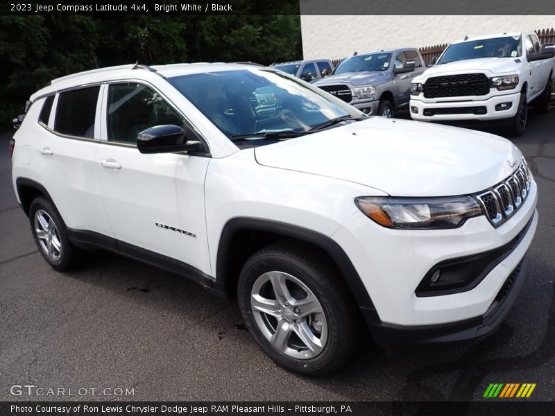 Bright White / Black 2023 Jeep Compass Latitude 4x4