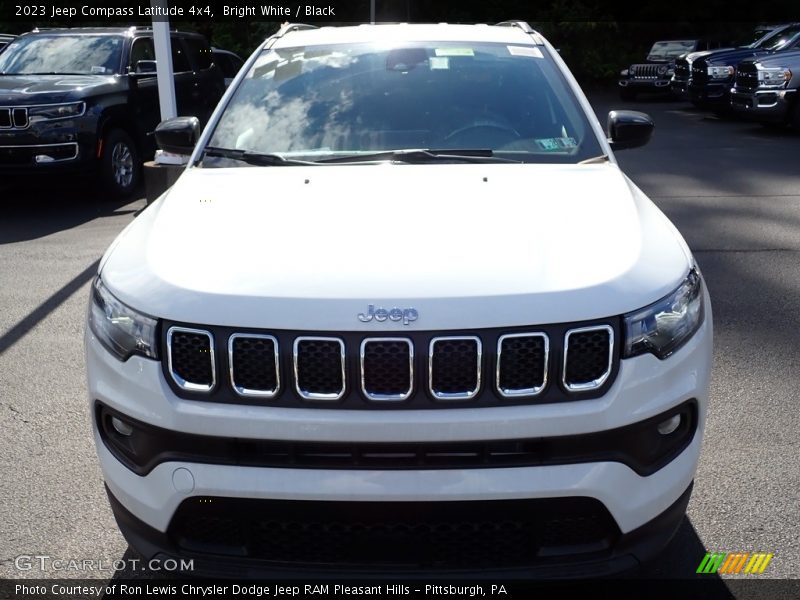 Bright White / Black 2023 Jeep Compass Latitude 4x4