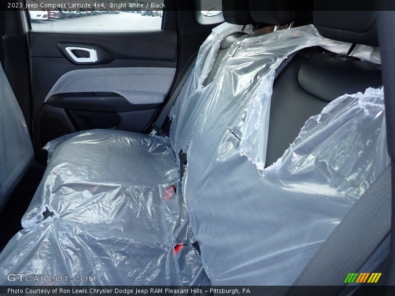 Bright White / Black 2023 Jeep Compass Latitude 4x4