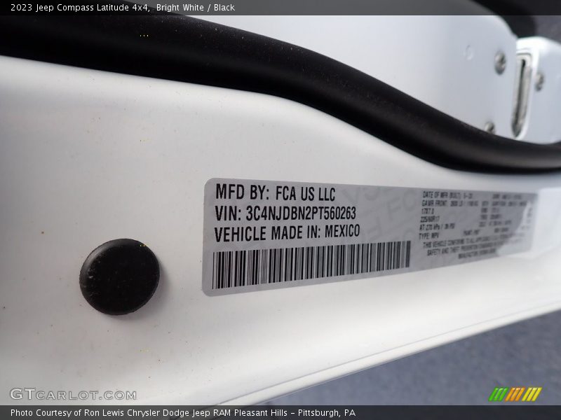 Bright White / Black 2023 Jeep Compass Latitude 4x4