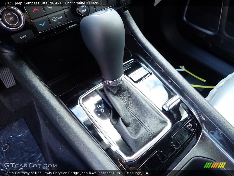 Bright White / Black 2023 Jeep Compass Latitude 4x4