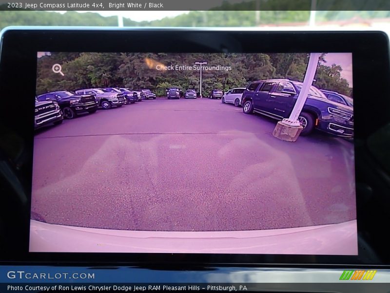 Bright White / Black 2023 Jeep Compass Latitude 4x4