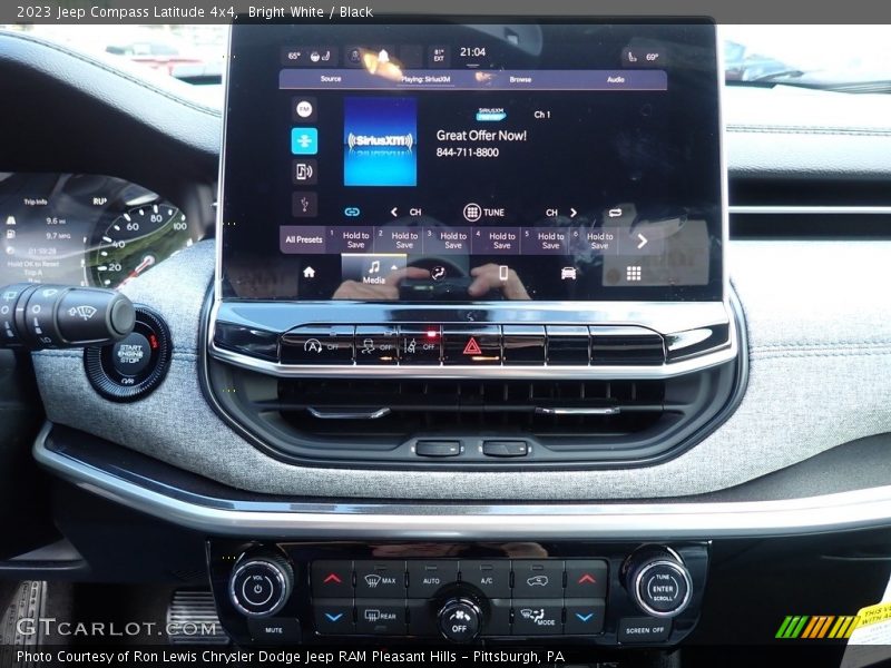 Bright White / Black 2023 Jeep Compass Latitude 4x4