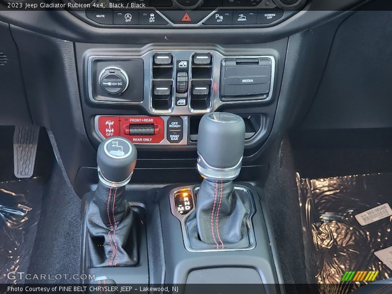 Black / Black 2023 Jeep Gladiator Rubicon 4x4