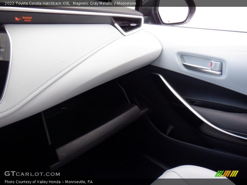 Magnetic Gray Metallic / Moonstone 2022 Toyota Corolla Hatchback XSE