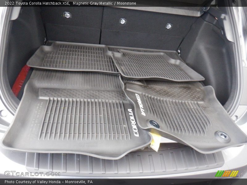 Magnetic Gray Metallic / Moonstone 2022 Toyota Corolla Hatchback XSE