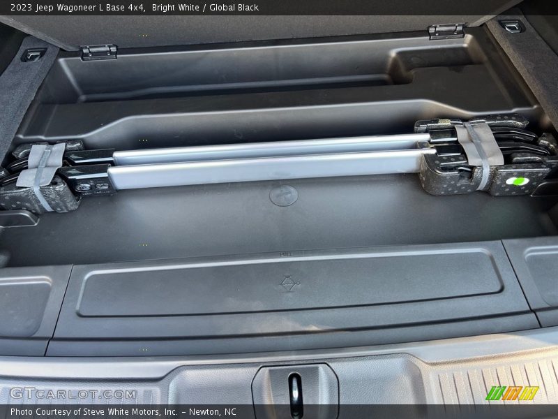 Bright White / Global Black 2023 Jeep Wagoneer L Base 4x4