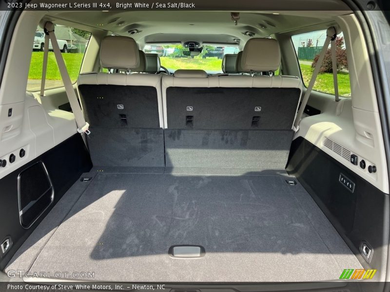  2023 Wagoneer L Series III 4x4 Trunk