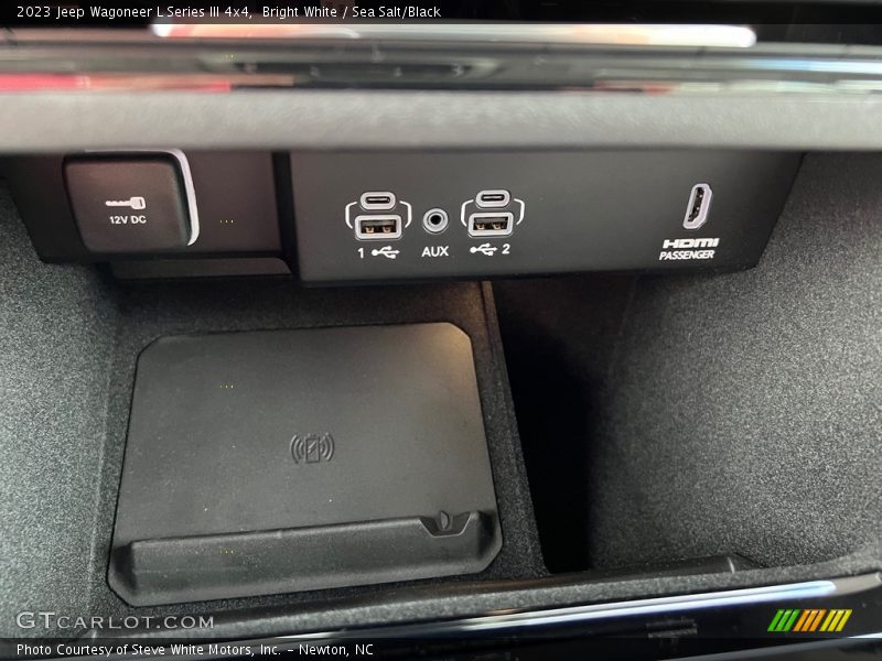 Bright White / Sea Salt/Black 2023 Jeep Wagoneer L Series III 4x4