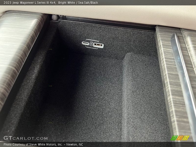 Bright White / Sea Salt/Black 2023 Jeep Wagoneer L Series III 4x4