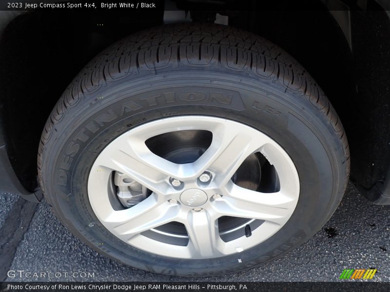 Bright White / Black 2023 Jeep Compass Sport 4x4