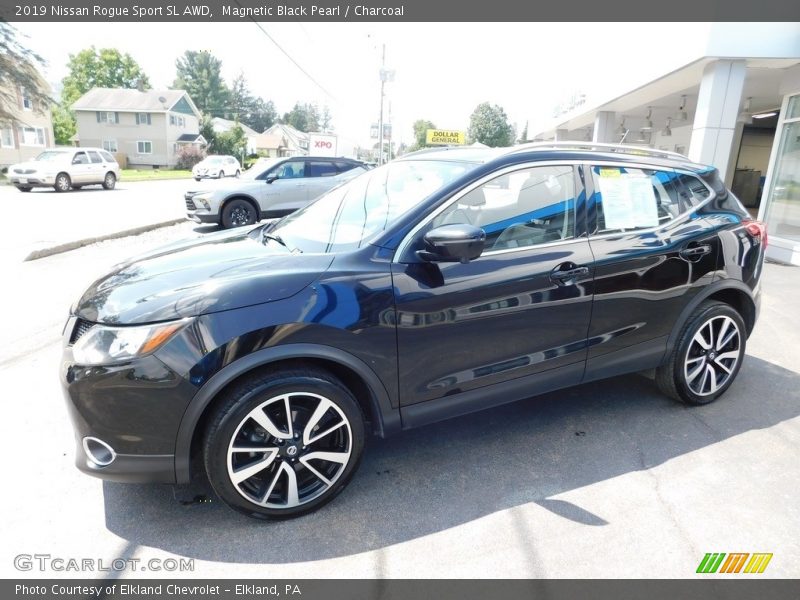 Front 3/4 View of 2019 Rogue Sport SL AWD