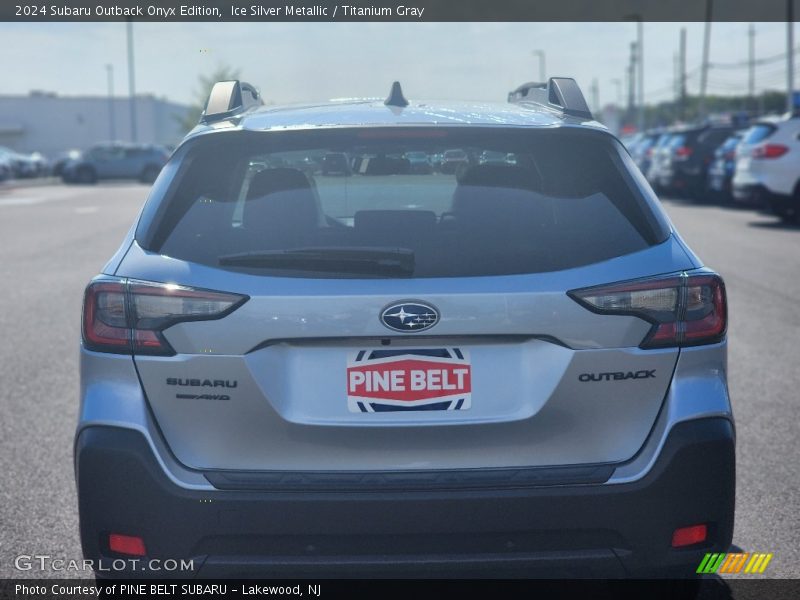 Ice Silver Metallic / Titanium Gray 2024 Subaru Outback Onyx Edition
