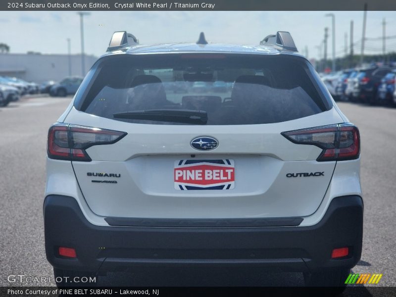 Crystal White Pearl / Titanium Gray 2024 Subaru Outback Onyx Edition