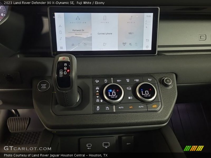 Controls of 2023 Defender 90 X-Dynamic SE