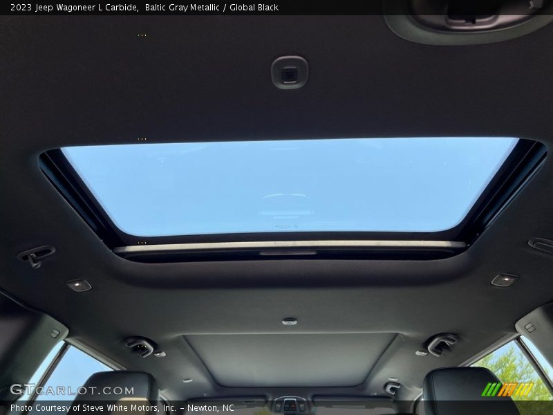 Sunroof of 2023 Wagoneer L Carbide
