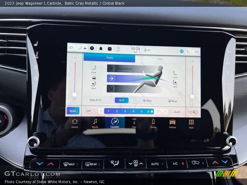 Controls of 2023 Wagoneer L Carbide