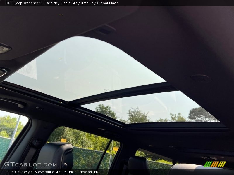 Sunroof of 2023 Wagoneer L Carbide