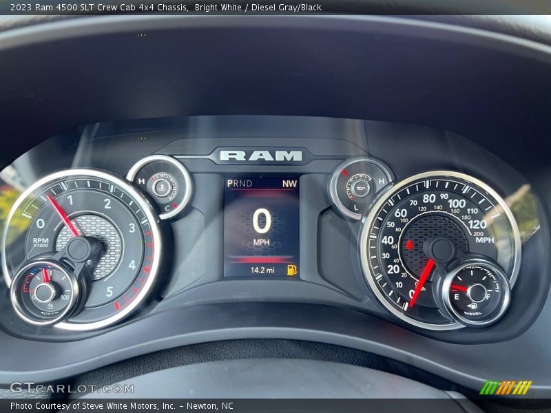  2023 4500 SLT Crew Cab 4x4 Chassis SLT Crew Cab 4x4 Chassis Gauges