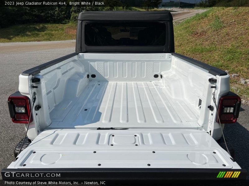 Bright White / Black 2023 Jeep Gladiator Rubicon 4x4