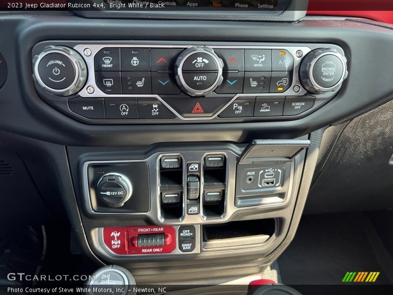 Controls of 2023 Gladiator Rubicon 4x4