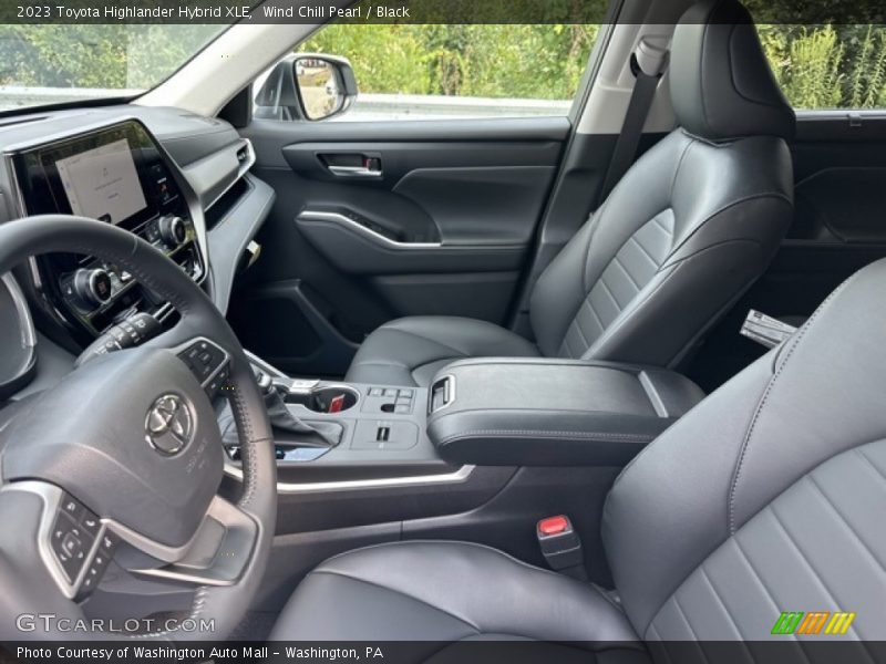 Wind Chill Pearl / Black 2023 Toyota Highlander Hybrid XLE