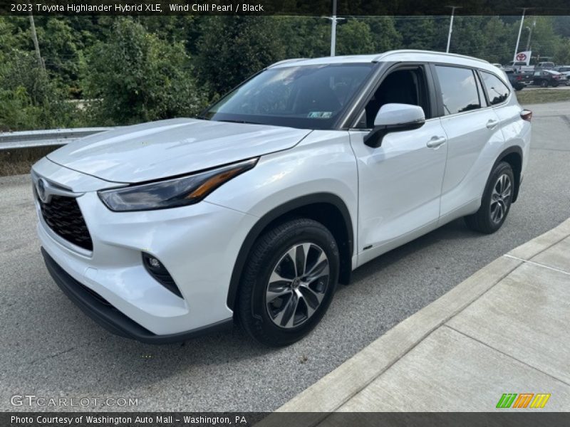 Wind Chill Pearl / Black 2023 Toyota Highlander Hybrid XLE