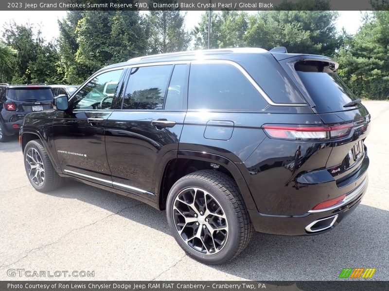 Diamond Black Crystal Pearl / Global Black 2023 Jeep Grand Cherokee Summit Reserve 4WD