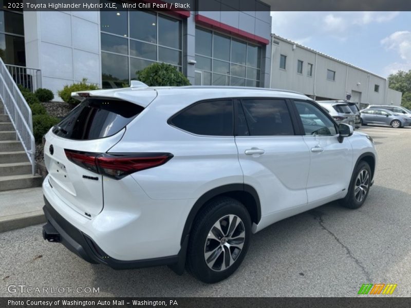 Wind Chill Pearl / Black 2023 Toyota Highlander Hybrid XLE