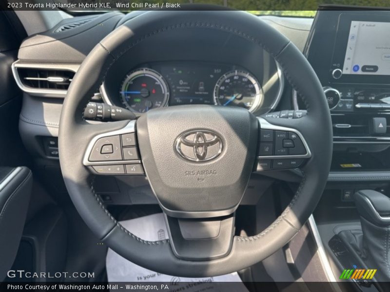 Wind Chill Pearl / Black 2023 Toyota Highlander Hybrid XLE