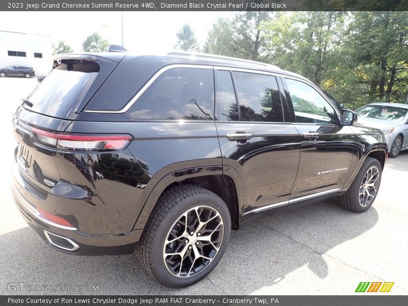 Diamond Black Crystal Pearl / Global Black 2023 Jeep Grand Cherokee Summit Reserve 4WD
