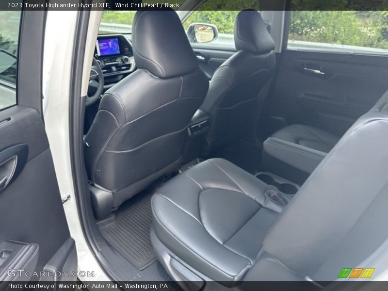 Wind Chill Pearl / Black 2023 Toyota Highlander Hybrid XLE