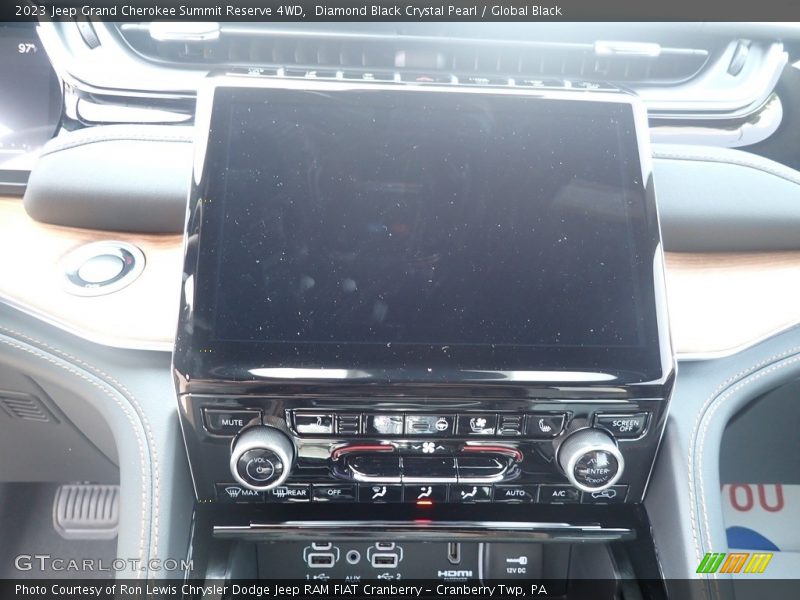 Diamond Black Crystal Pearl / Global Black 2023 Jeep Grand Cherokee Summit Reserve 4WD