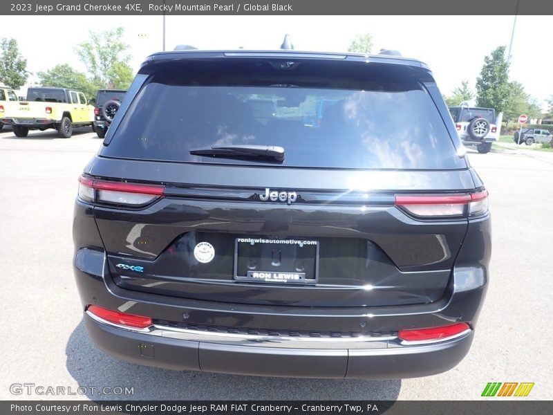 Rocky Mountain Pearl / Global Black 2023 Jeep Grand Cherokee 4XE