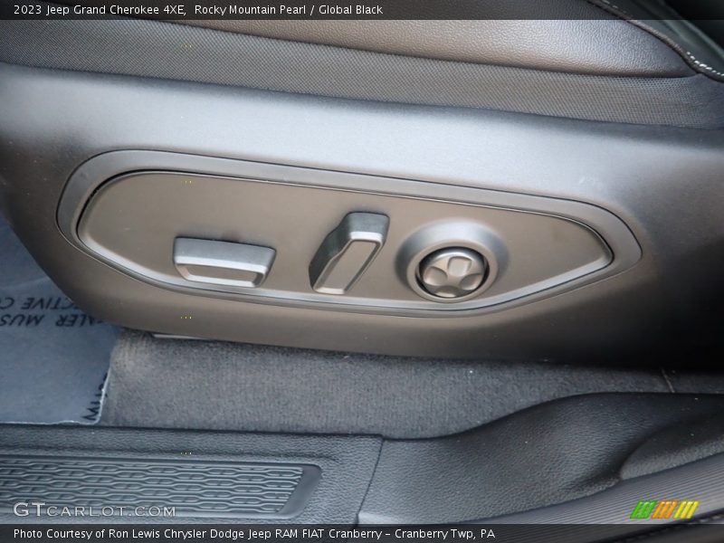 Rocky Mountain Pearl / Global Black 2023 Jeep Grand Cherokee 4XE