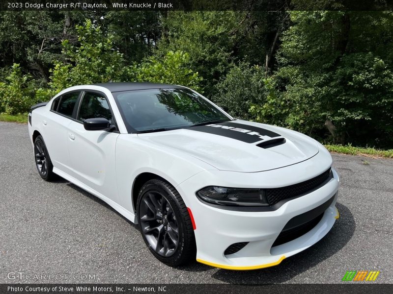 Front 3/4 View of 2023 Charger R/T Daytona