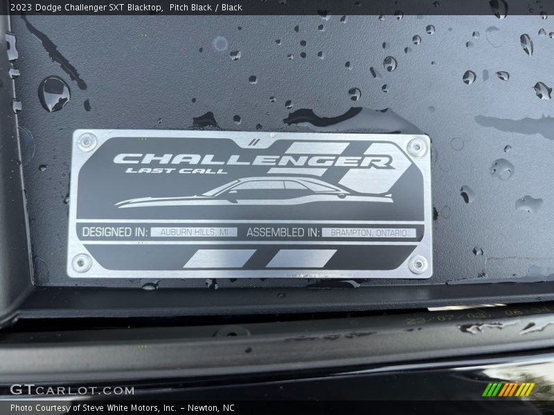Pitch Black / Black 2023 Dodge Challenger SXT Blacktop