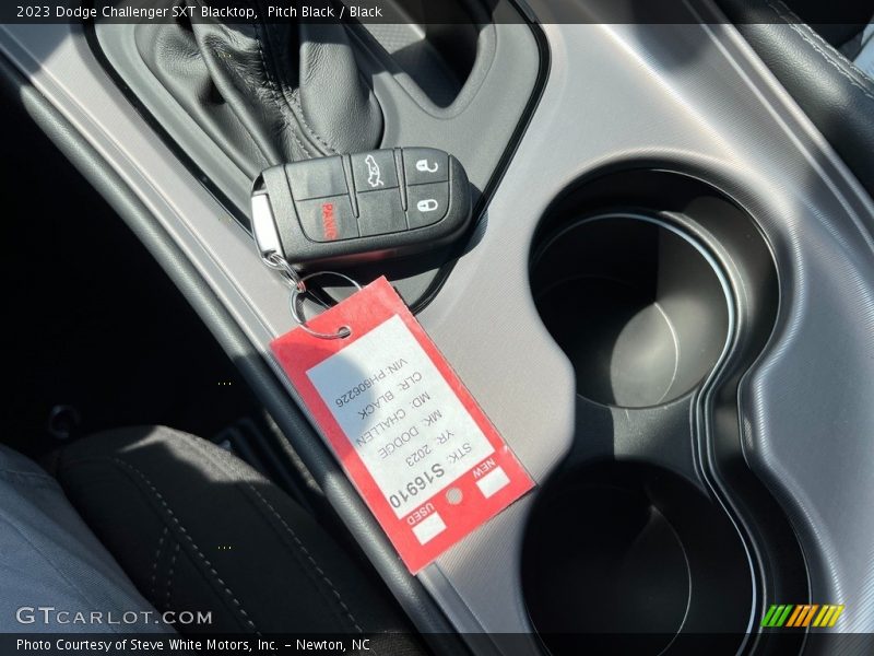 Pitch Black / Black 2023 Dodge Challenger SXT Blacktop