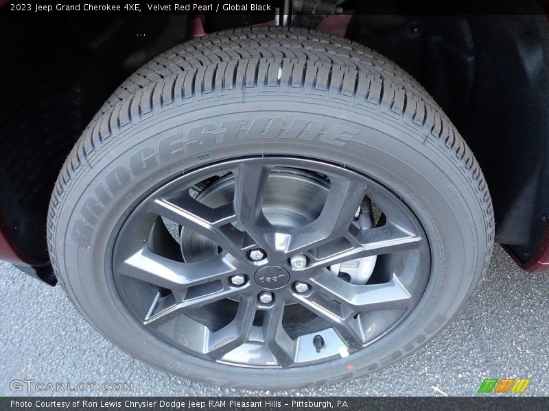 Velvet Red Pearl / Global Black 2023 Jeep Grand Cherokee 4XE