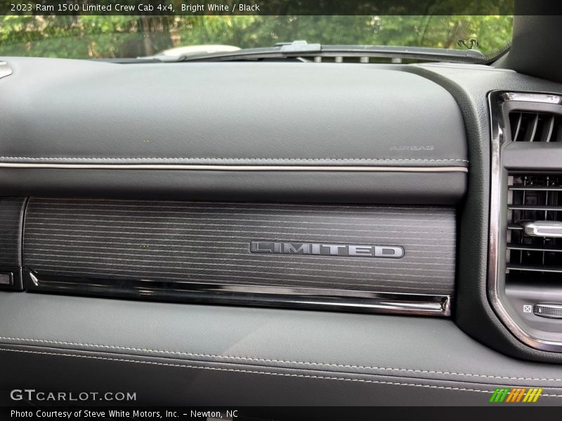 Bright White / Black 2023 Ram 1500 Limited Crew Cab 4x4