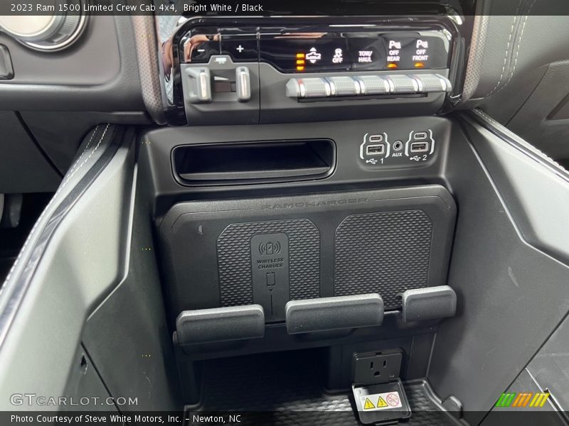 Bright White / Black 2023 Ram 1500 Limited Crew Cab 4x4