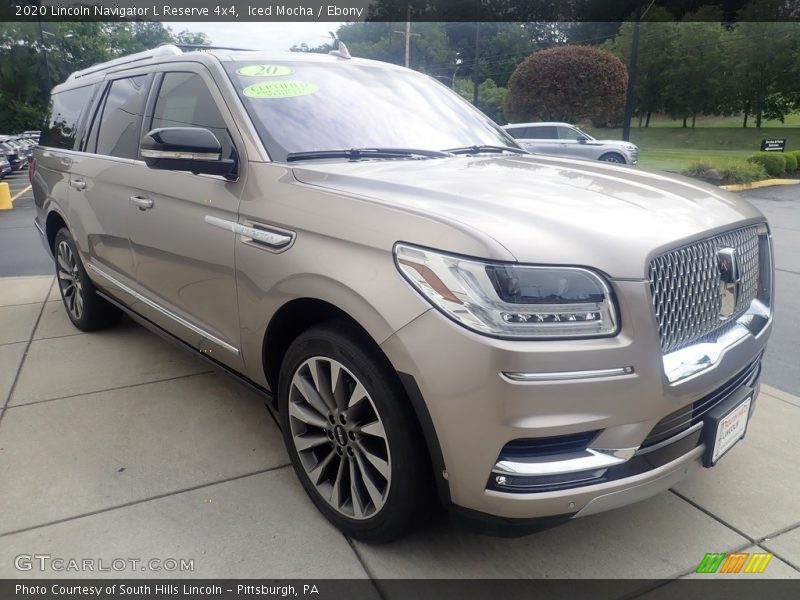 Front 3/4 View of 2020 Navigator L Reserve 4x4
