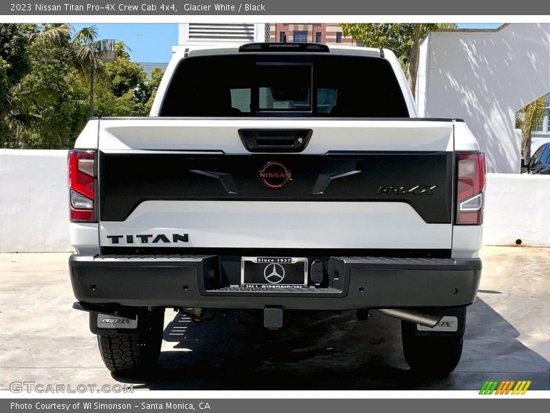 Glacier White / Black 2023 Nissan Titan Pro-4X Crew Cab 4x4